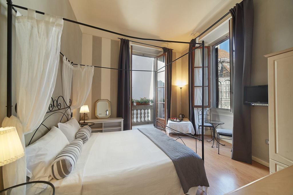 B&B Di Piazza Del Duomo Florens Exteriör bild