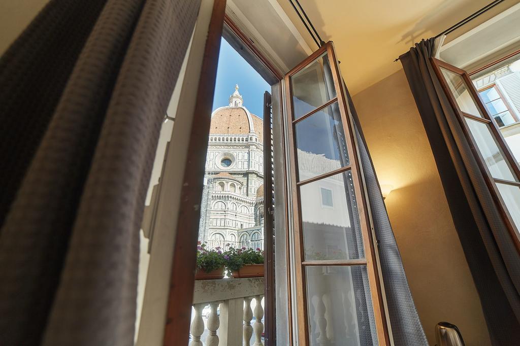 B&B Di Piazza Del Duomo Florens Rum bild