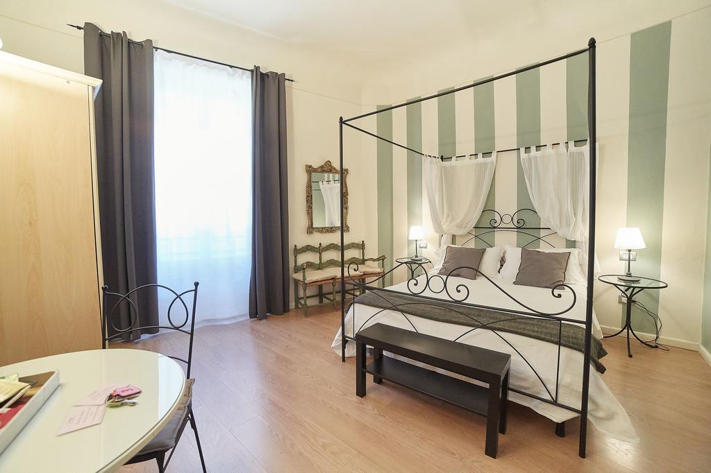 B&B Di Piazza Del Duomo Florens Rum bild