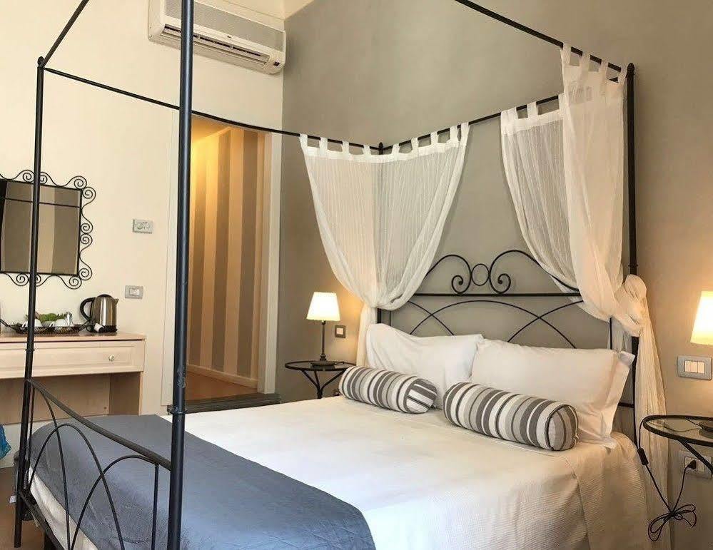 B&B Di Piazza Del Duomo Florens Exteriör bild