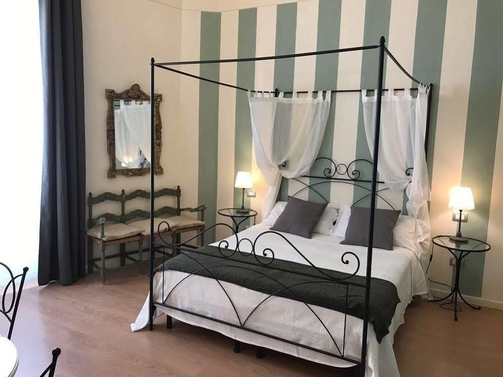 B&B Di Piazza Del Duomo Florens Exteriör bild