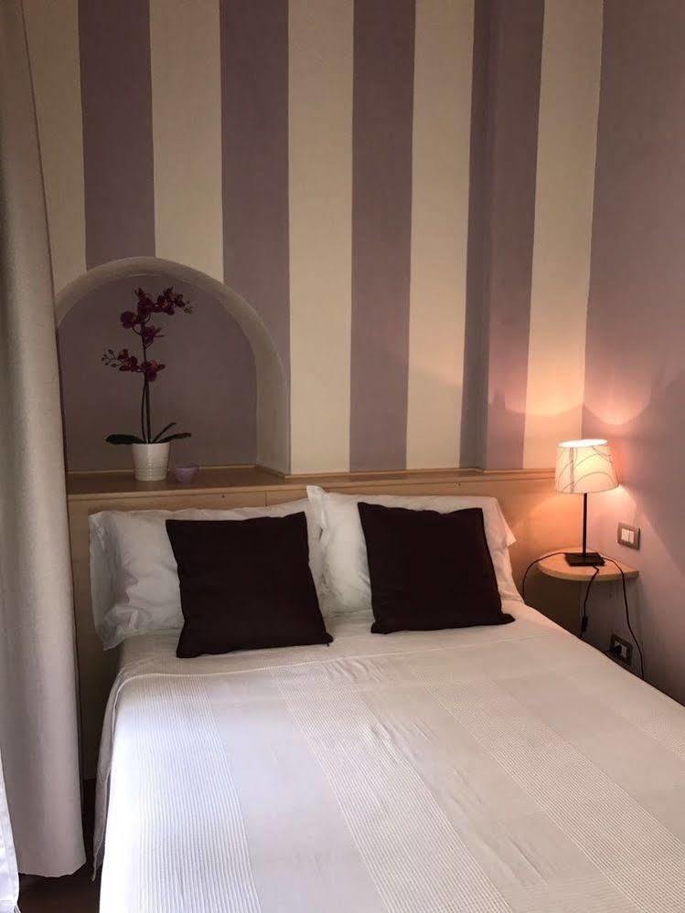 B&B Di Piazza Del Duomo Florens Exteriör bild