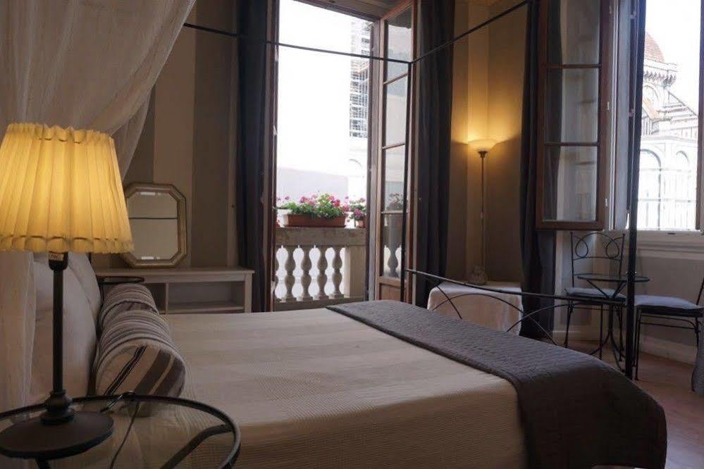 B&B Di Piazza Del Duomo Florens Exteriör bild